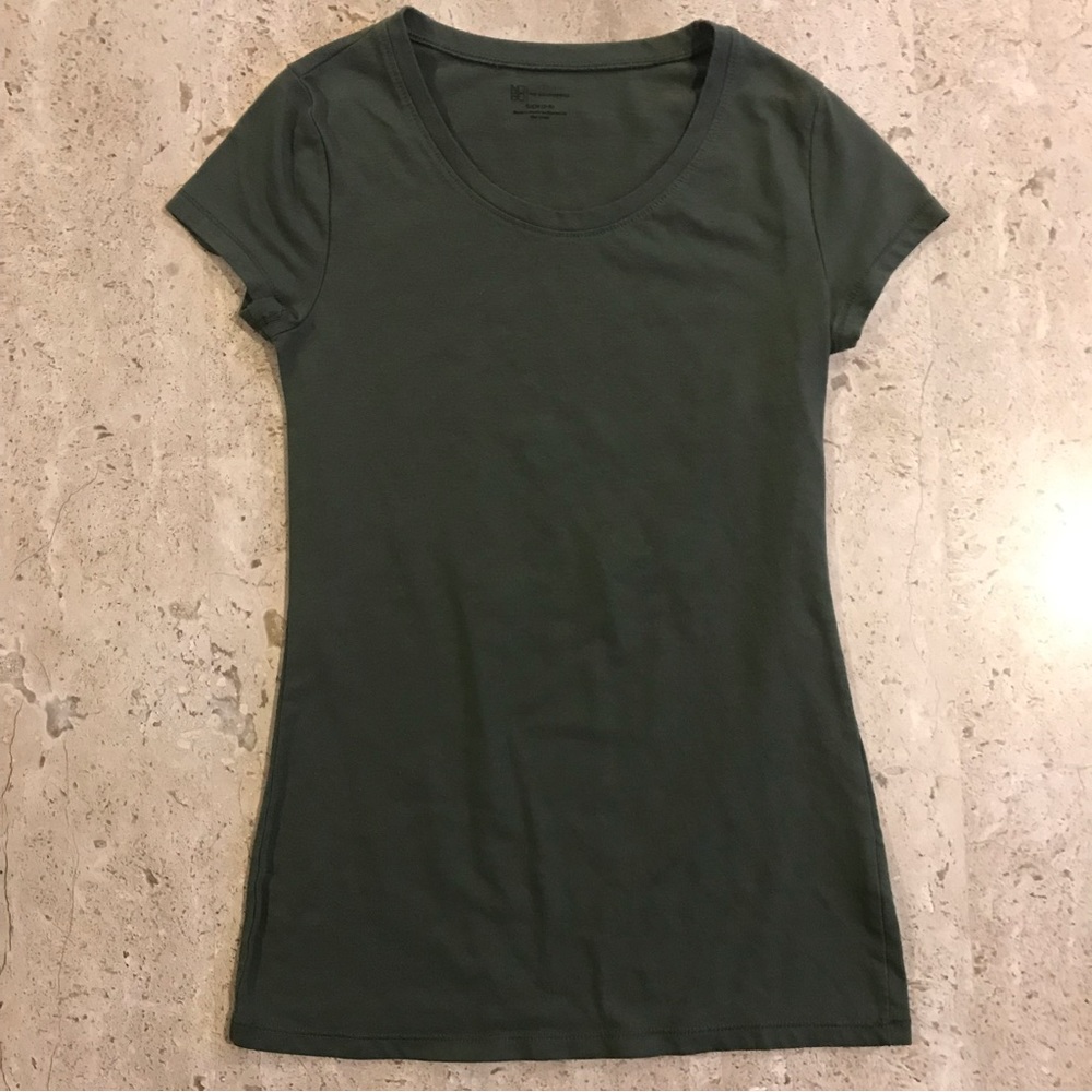 **3/$15** No Boundaries Green Scoop Neck Tee size Small